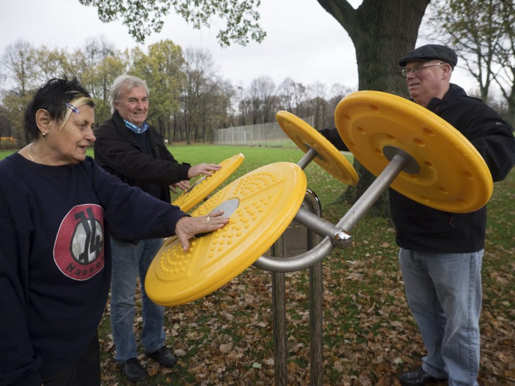 Mehrgeneration-Spielplatz